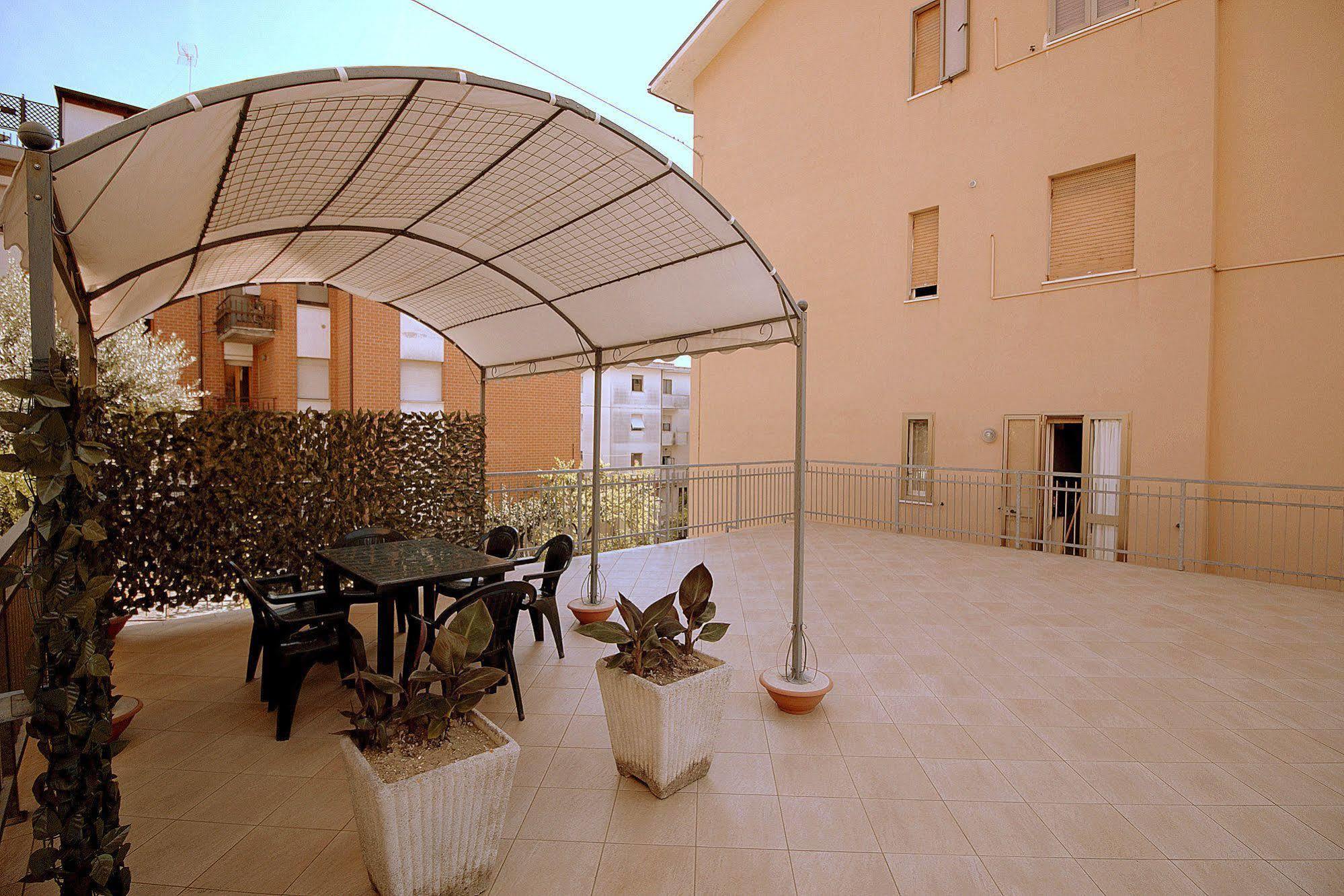 Appartamento Montessori Castelfidardo Bagian luar foto